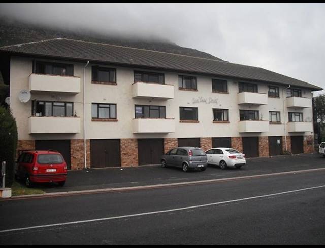 2 BEDROOM PROPERTY TO RENT IN SIMONS TOWN CENTRAL